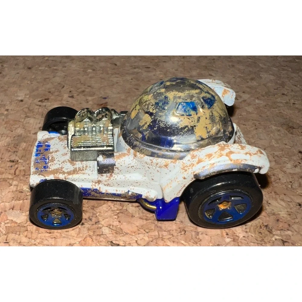 Hot‎ Wheels R2-D2 Star Wars Character Car 1:64 White Blue Good Weathered CGW37